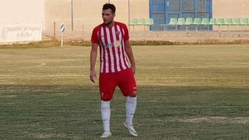 Álvaro Giménez durante una actuación con la UD Almería.