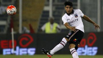 Futbol, Colo Colo vs Sporting Cristal
El jugador de Colo Colo Hardy Cavero controla el balon durante el partido amistoso contra Sporting Cristal disputado en el estadio Monumental de Santiago, Chile.
21/01/1017
Andres Pina/Photosport*********
Football, Colo Colo vs Sporting Cristal
Colo Colo's player Hardy Cavero controls the ball during the friendly football match against Sporting Cristal at the Monumental stadium in Santiago, Chile.
21/01/1017
Andres Pina/Photosport