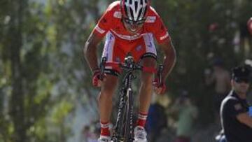 <b>FORMIDABLE. </b>Purito cruza la meta con Froome al fondo. El ciclista catalán le superó en la última curva y le aventajó en cinco segundos.