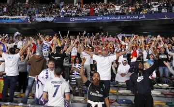 Gran ambiente en el Zayed Sports City Stadium. 