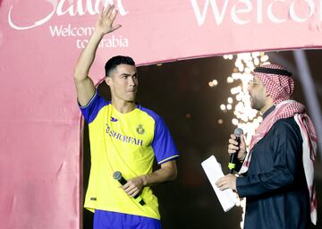 Cristiano Ronaldo durante su presentaci¨®n multitudinaria como nuevo jugador del Al Nassr.