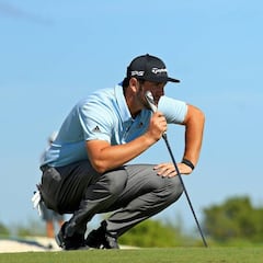 Rahm iguala con Tiger para meterse en la pelea por el título