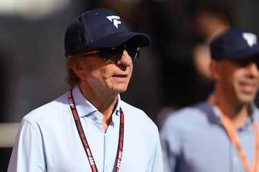 Emerson Fittipaldi en el Paddock del Gran Premio de Barcelona que se disputa en el circuito de Barcelona-Cataluña.