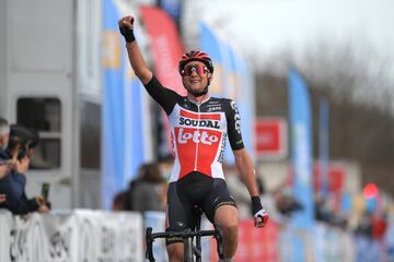 La veterana formación de Bélgica sigue fiel a su filosofía de apostar por cazar etapas, clásicas y carreras de una semana. Por eso cuentan con ciclistas de la talla de los belgas Tim Wellens, Philippe Gilbert, Thomas de Gendt o el alemán John Degenkolb como referentes que deban asumir responsabilidades en las grandes citas. En cuanto a los refuerzos, apuesta por corredores jóvenes del filial (hasta cinco suben del Sub-23) y promesas como el italiano Conca, el belga Moniquet o el danés Kron. ALTAS: Kamil Malecki, Andreas Kron, Filippo Conca, Sylvain Moniquet, Xandres Vervloesem, Sébastien Grignard, Harry Sweeny, Maxim Van Gils y Viktor Verschaeve. BAJAS: Jelle Wallays, Carl Fedrik Hagen, Stan Dewulf, Adam Hansen, Sander Armée, Nikolas Maes y Rémy Mertz.