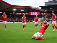 Soccer Football - Premier League - Nottingham Forest v Leeds United - The City Ground, Nottingham, Britain - November 9, 2025 Nottingham Forest's Morgan Gibbs-White celebrates scoring their second goal Action Images via Reuters/Andrew Boyers EDITORIAL USE ONLY. NO USE WITH UNAUTHORIZED AUDIO, VIDEO, DATA, FIXTURE LISTS, CLUB/LEAGUE LOGOS OR 'LIVE' SERVICES. ONLINE IN-MATCH USE LIMITED TO 120 IMAGES, NO VIDEO EMULATION. NO USE IN BETTING, GAMES OR SINGLE CLUB/LEAGUE/PLAYER PUBLICATIONS. PLEASE CONTACT YOUR ACCOUNT REPRESENTATIVE FOR FURTHER DETAILS..