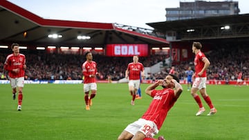 Soccer Football - Premier League - Nottingham Forest v Leeds United - The City Ground, Nottingham, Britain - November 9, 2025 Nottingham Forest's Morgan Gibbs-White celebrates scoring their second goal Action Images via Reuters/Andrew Boyers EDITORIAL USE ONLY. NO USE WITH UNAUTHORIZED AUDIO, VIDEO, DATA, FIXTURE LISTS, CLUB/LEAGUE LOGOS OR 'LIVE' SERVICES. ONLINE IN-MATCH USE LIMITED TO 120 IMAGES, NO VIDEO EMULATION. NO USE IN BETTING, GAMES OR SINGLE CLUB/LEAGUE/PLAYER PUBLICATIONS. PLEASE CONTACT YOUR ACCOUNT REPRESENTATIVE FOR FURTHER DETAILS..