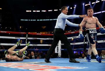 Las imágenes del memorable recital de Canelo frente a Smith