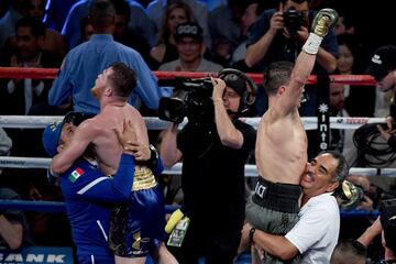 Te presentamos las mejores imágenes de la esperada pelea entre el mexicano y el kazajo celebrada esta noche en Las Vegas, Nevada.