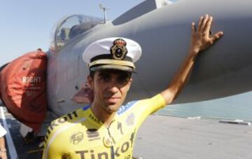 El ciclista español del equipo Tinkoff Saxo Alberto Contador, antes de la salida de  la tercera etapa de la Vuelta Ciclista a España 2014 