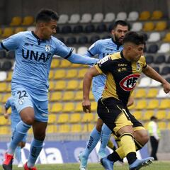Iquique goleó y sale del fondo