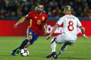 Dani Carvajal   y Ezgjan Alioski.