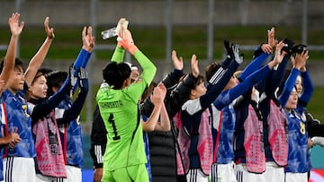 Japan's players thank the fans after the Australia and New Zealand 2023 Women's World Cup Group C football match between Zambia and Japan at Waikato Stadium in Hamilton on July 22, 2023. (Photo by Saeed KHAN / AFP)