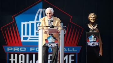 Throughout the Cowboys’ storied history, there have been many football greats. Here are the ones who were inducted into the Hall of Fame.