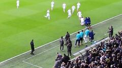 Ni se inmutó: la reacción de Bielsa en goles clave del Leeds