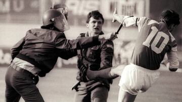 Dinamo Zagreb captain Zvonimir Boban (number 10) kicks a police officer at Maksimir.