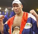 Valuev revalida el título ante Holyfield