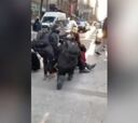 Un coche se lleva por delante a varios manifestantes en una protesta del Black Lives Matter en Nueva York