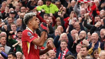 Luis Díaz adelanta a Liverpool frente a Brentford.