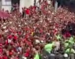 Pulgar es ícono en Brasil y esta escena lo demuestra: ¡así lo recibió la hinchada de Flamengo tras conquistar la Libertadores!