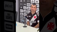 Le hacen tres preguntas seguidas a Medel y esto pasa: ¡su rostro es notable!