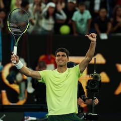 Alcaraz se exhibe ante De Miñaur y manda un aviso de cara al Open de Australia