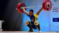 Esneider Moreno gana la medalla de bronce en pesas