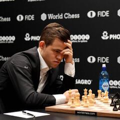 Carlsen-Caruana, igualdad absoluta: tablas en la cuarta