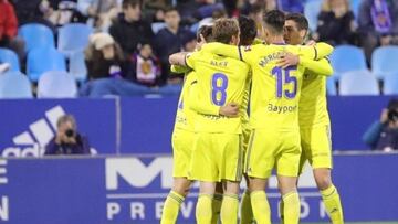 Los jugadores del Cádiz celebran un gol en La Romareda.