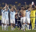 Argentina golea a Paraguay y se cita en la final con Chile