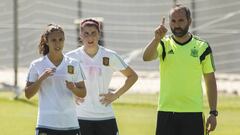 Pedro López: "Todas estas chicas ya se merecen un monumento"