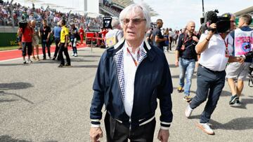 Bernie Ecclestone pasea por la parrilla de salida durante el GP de Austria de 2016.