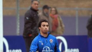 <b>TITULAR. </b>Sergio Asenjo ha demostrado ante el Villarreal y Almería que no es una solución urgencia, que está capacitado para defender la portería del Valladolid. Hoy, prueba de fuego ante el Sevilla.