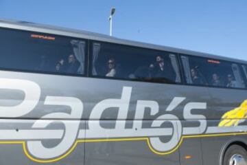 Llegada de los familiares de los jugadores al parque temático.