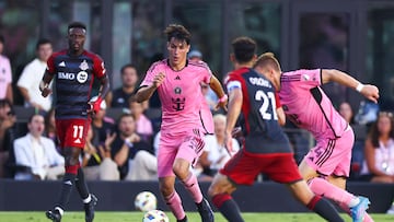 FORT LAUDERDALE, FLORIDA - JULY 17: Federico Redondo #55 of Inter Miami controls the ball against the Toronto FC during the first half of the game at Chase Stadium on July 17, 2024 in Fort Lauderdale, Florida. Megan Briggs/Getty Images/AFP (Photo by Megan Briggs / GETTY IMAGES NORTH AMERICA / Getty Images via AFP)
