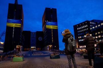 El ayuntamiento de Oslo se ilumina con los colores ucranianos