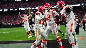 LAS VEGAS, NEVADA - JANUARY 07: Wide receiver Kadarius Toney #19 of the Kansas City Chiefs celebrates after scoring a touchdown against the Las Vegas Raiders with teammates guard Joe Thuney #62 and wide receiver JuJu Smith-Schuster #9 during the fourth quarter at Allegiant Stadium on January 07, 2023 in Las Vegas, Nevada. Jeff Bottari/Getty Images/AFP (Photo by Jeff Bottari / GETTY IMAGES NORTH AMERICA / Getty Images via AFP)