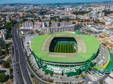 Capacidad en 2030: 50.103. Ronda máxima que puede albergar: Octavos de final. Mayores eventos acogidos: Final Copa UEFA 2005, final Champions femenina... Propietario: Sporting CP.