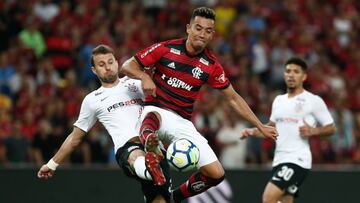 Fernando Uribe durante el partido entre Flamengo y Corinthians por la ida de la semifinal de la Copa de Brasil