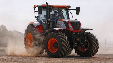 Márquez y Pedrosa en el tractor.