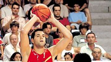 <b>CONTENTO. </b>Felipe Reyes jugó anoche contra Puerto Rico sabiendo que su futuro es madridista.