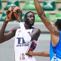 San Pablo Burgos da la sorpresa y se impone al campeón