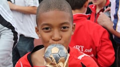 A la edad de 12 años, Mbappé gana la Copa Gif, un torneo internacional Sub-12. 
