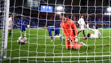 Courtois se lamenta tras encajar el gol de Mason Mount.