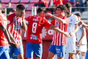 El Málaga sigue su caza al liderato ante un Algeciras con sabor americano