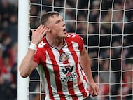 Soccer Football - Premier League - Sunderland v Nottingham Forest - Stadium of Light, Sunderland, Britain - April 24, 2026 Sunderland's Daniel Ballard celebrates scoring their first goal REUTERS/Scott Heppell EDITORIAL USE ONLY. NO USE WITH UNAUTHORIZED AUDIO, VIDEO, DATA, FIXTURE LISTS, CLUB/LEAGUE LOGOS OR 'LIVE' SERVICES. ONLINE IN-MATCH USE LIMITED TO 120 IMAGES, NO VIDEO EMULATION. NO USE IN BETTING, GAMES OR SINGLE CLUB/LEAGUE/PLAYER PUBLICATIONS. PLEASE CONTACT YOUR ACCOUNT REPRESENTATIVE FOR FURTHER DETAILS..