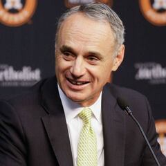 Manfred insiste en llevar juegos de temporada a México