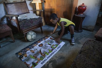 El Real Madrid es uno de los conjuntos que más amor despierta en Cuba. Numerosos niños visten la camiseta del club blanco orgullosos junto a sus compañeros de equipo. 