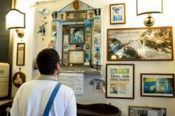 Que Maradona es un mito nadie lo discute. En Nápoles todavía guardan el recuerdo de sus años pasados en el equipo de la ciudad. Para los napolitanos, Maradona nunca se fue de allí.