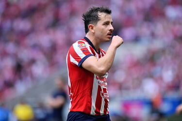 Chivas renueva a Piojo y Mozo