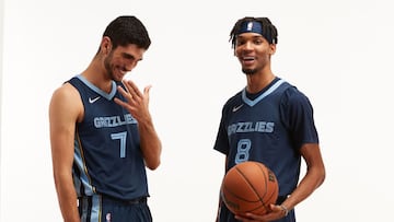 LAS VEGAS, NEVADA - AUGUST 15: Santi Aldama #7 and Ziare Williams #8 of the Memphis Grizzlies poses for a photo during the 2021 NBA Rookie Photo Shoot on August 15, 2021 in Las Vegas, Nevada.   Joe Scarnici/Getty Images/AFP
 == FOR NEWSPAPERS, INTERNET, TELCOS &amp; TELEVISION USE ONLY ==